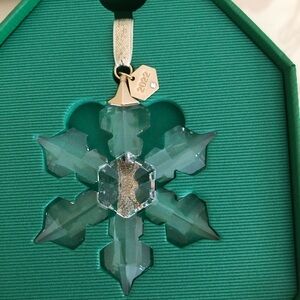 NWOT Swarovski Annual Edition 2022 Snowflake